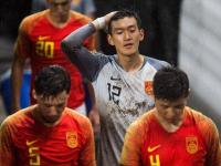 【168体育】门将神秘失误引发国内足球争议，颜骏凌独特的低效慢节奏遭质疑