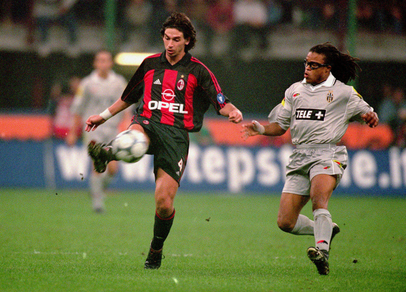 意甲-【资料】AC米兰2000-2001赛季意甲第1-5轮意甲，开门红后遭遇4轮不胜