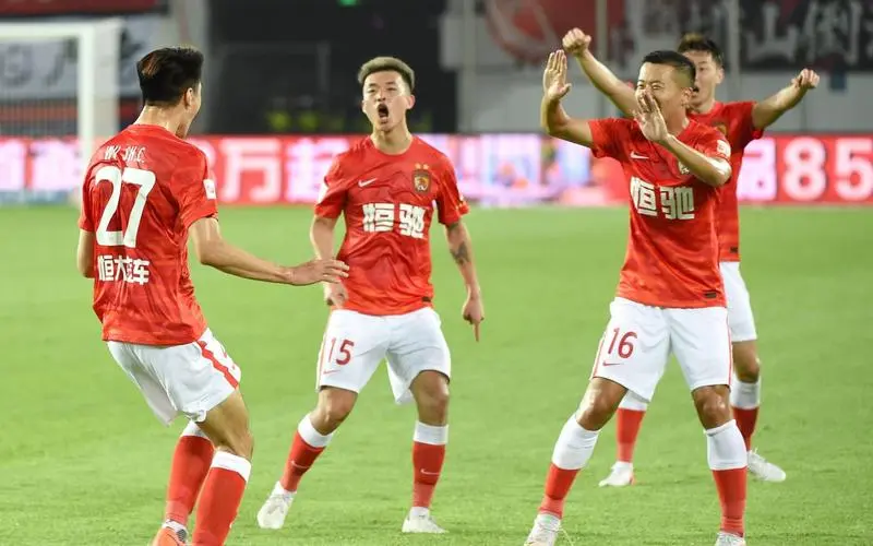 中国足球-凌晨1点！广州队传来振奋喜讯中国足球，恭喜中国足球，重返中超有戏了