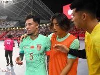 【168体育】国足2-2新加坡，张琳芃宣布退出国足，妻子凌晨摊牌，伊万定替身
